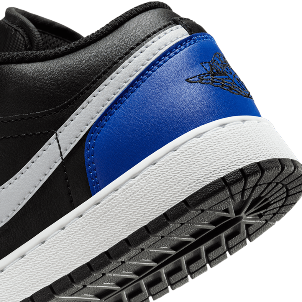 Alternative view of Giày Nike Air Jordan 1 Low GS 'Black Royal Toe' 553560-042