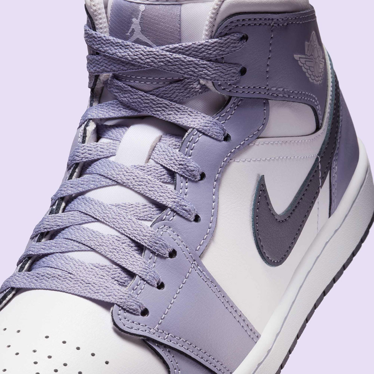 Alternative view of Giày Nike Air Jordan 1 Mid ‘Light Purple’ DQ8426-145