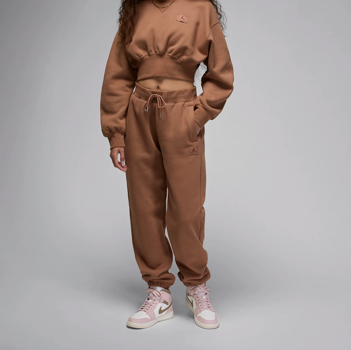 Alternative view of Giày Nike Air Jordan 1 Mid ‘Neapolitan’ BQ6472-620