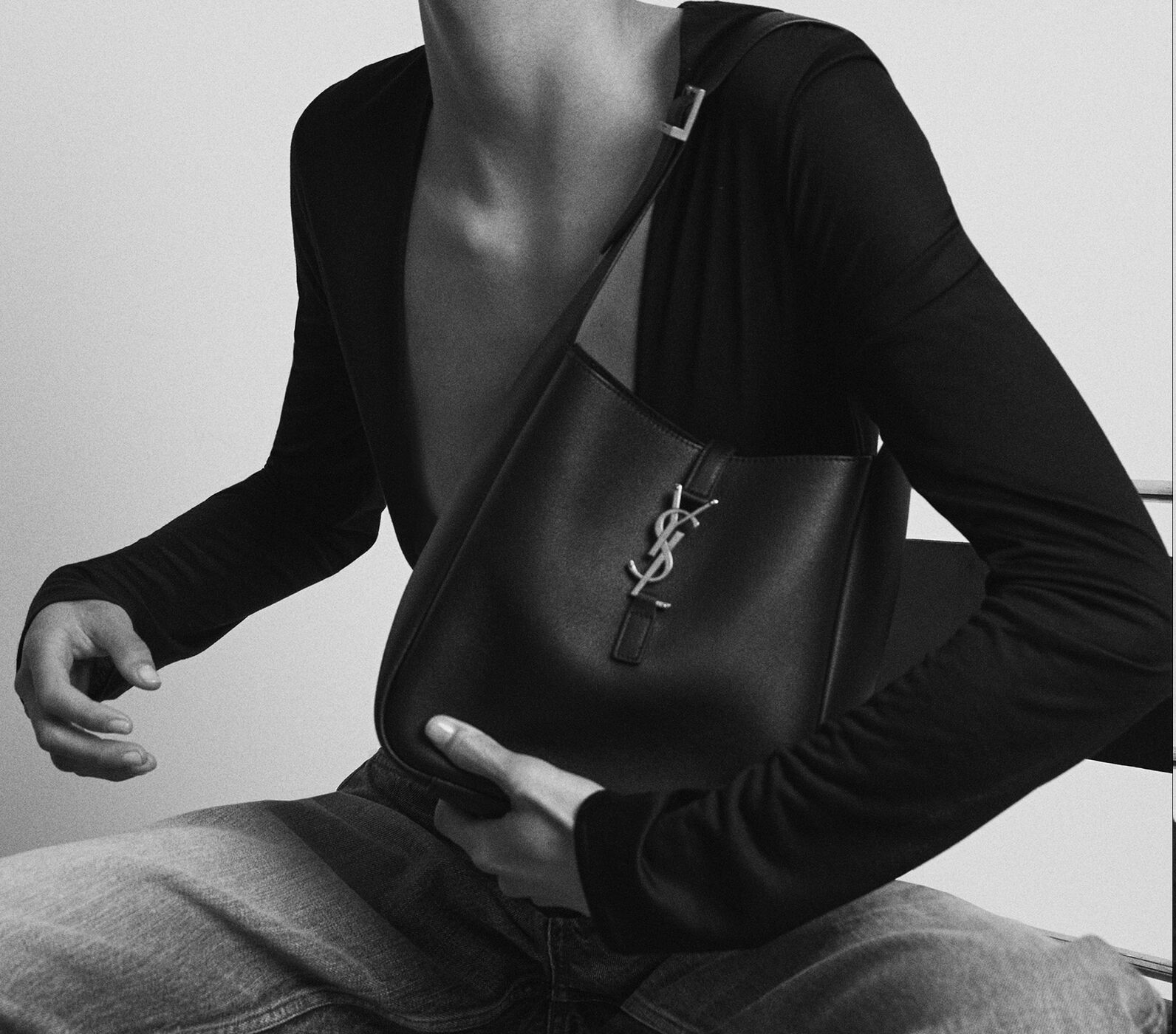 Túi Saint Laurent Le 5 À 7 ‘Dusty Grey’ 713938AAAUQ1722 - Ảnh 3