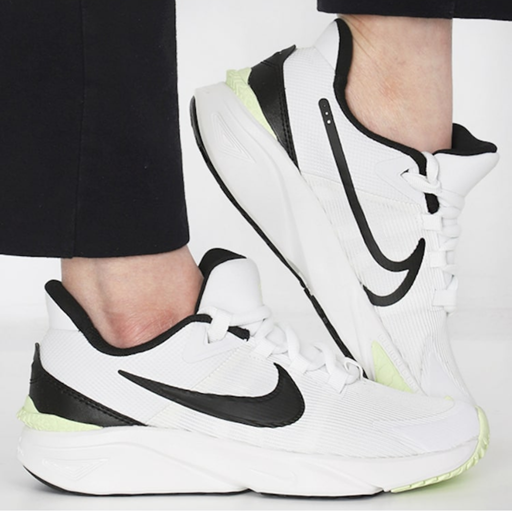 Alternative view of Giày Nike Star Runner 4 GS ‘Summit White’ DX7615-102