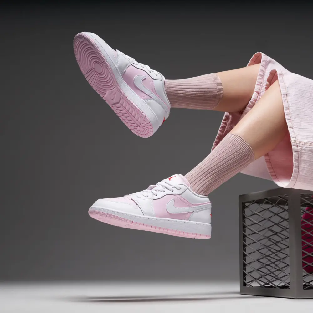 Alternative view of Giày Nike Air Jordan 1 Low ‘Pink Foam White’ 553560-608