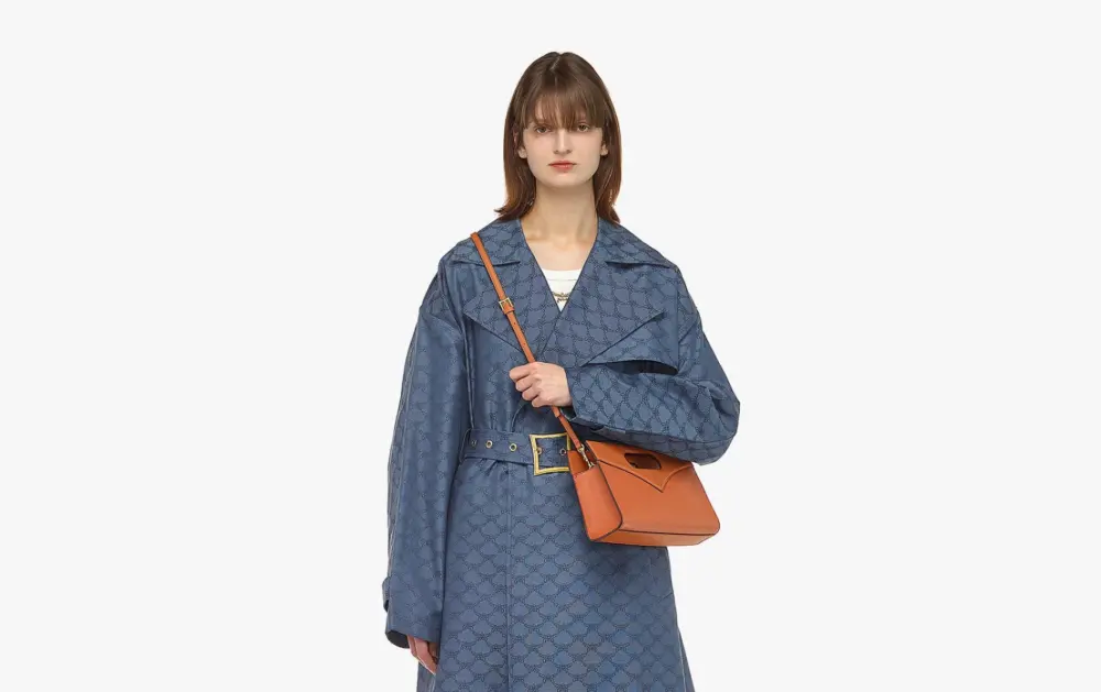 Alternative view of Túi MCM Diamond Tote Embossed Leather ‘Cognac’ MWRESAK03CO001