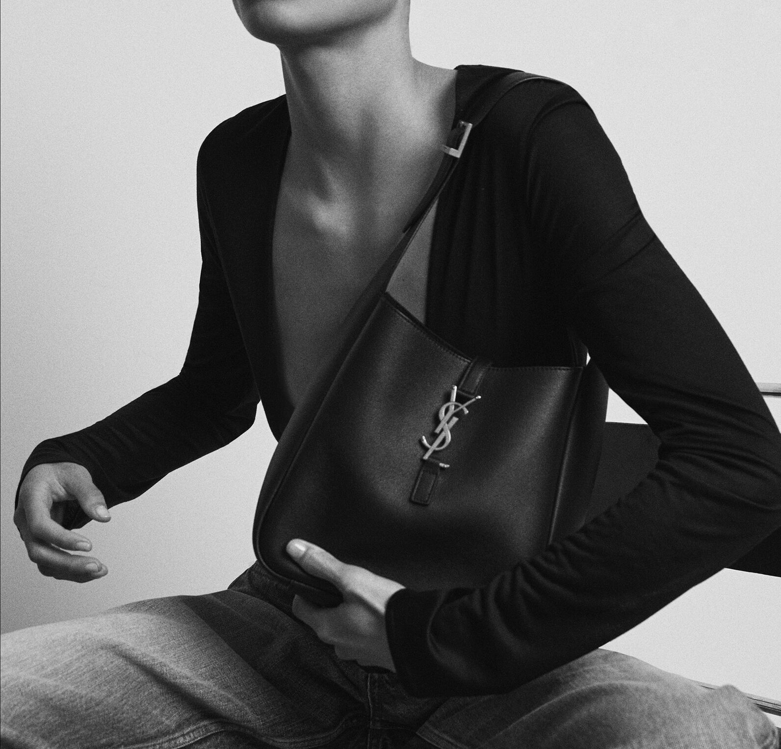 Túi Saint Laurent Le 5 À 7 Supple ‘Black’ 713938AAAUQ1000 - Ảnh 2