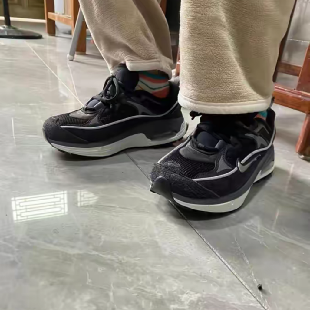 Alternative view of Giày Nike Air Max Bliss ‘Black Oil Grey’ DZ6754-002