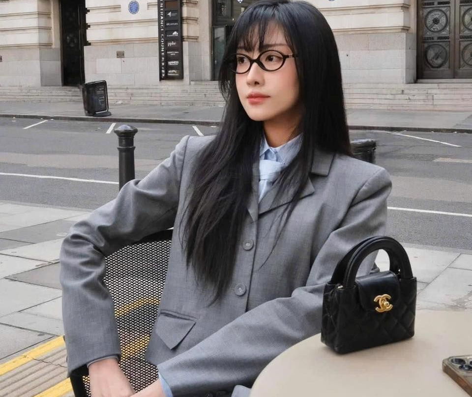 Alternative view of Kính Miu Miu Glasses ‘Black’ MU-01XV-1AB1O1