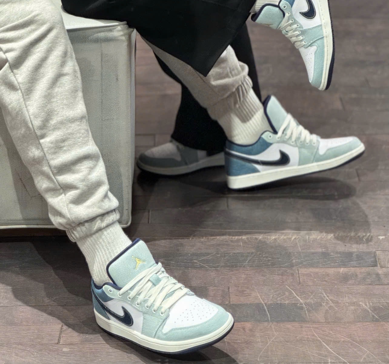 Alternative view of Giày Nike Air Jordan 1 Low SE ‘Light Denim’ IH0648-141