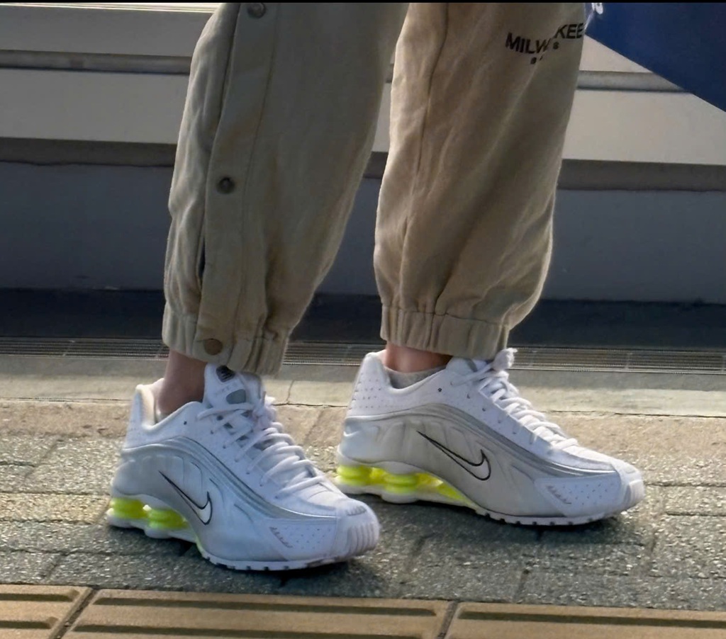 Giày Nike Shox R4 'White Metallic Silver' AR3565-102 - Ảnh 2