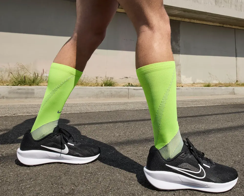Alternative view of Giày Nike Downshifter 13 ‘Black White Volt’ FD6454-007