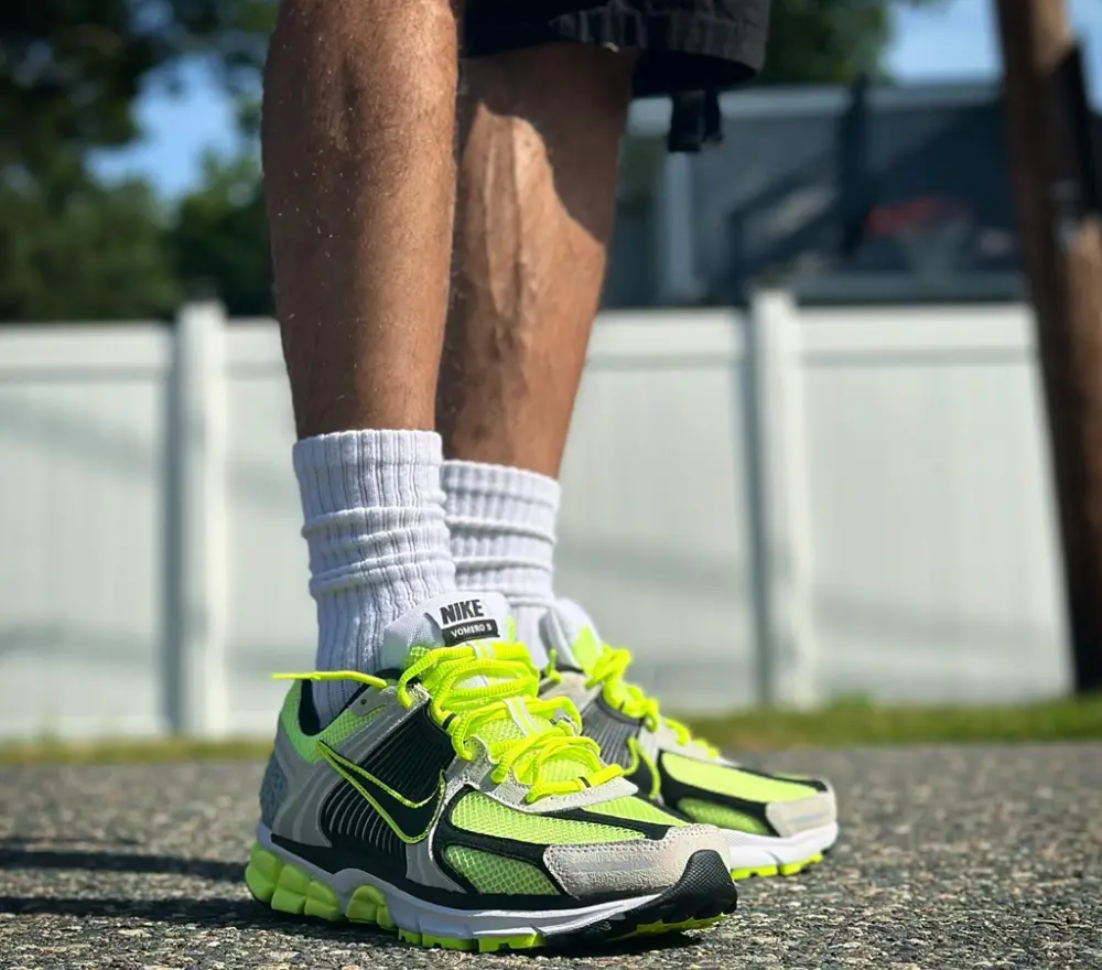 Alternative view of Giày Nike Air Zoom Vomero 5 ‘Life Lime’ FB9149-701