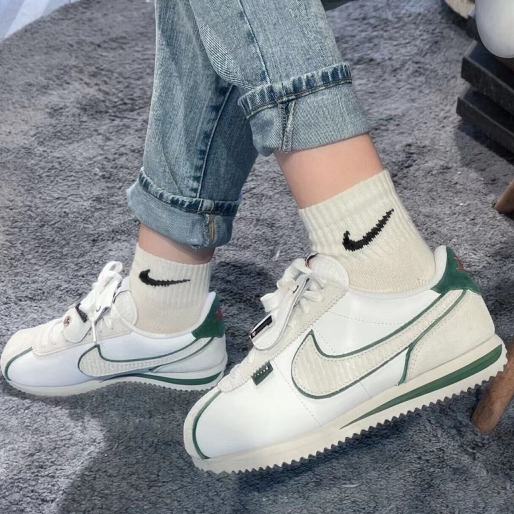Alternative view of Giày Nike Cortez ‘White Green Light Bone’ FQ0259-110