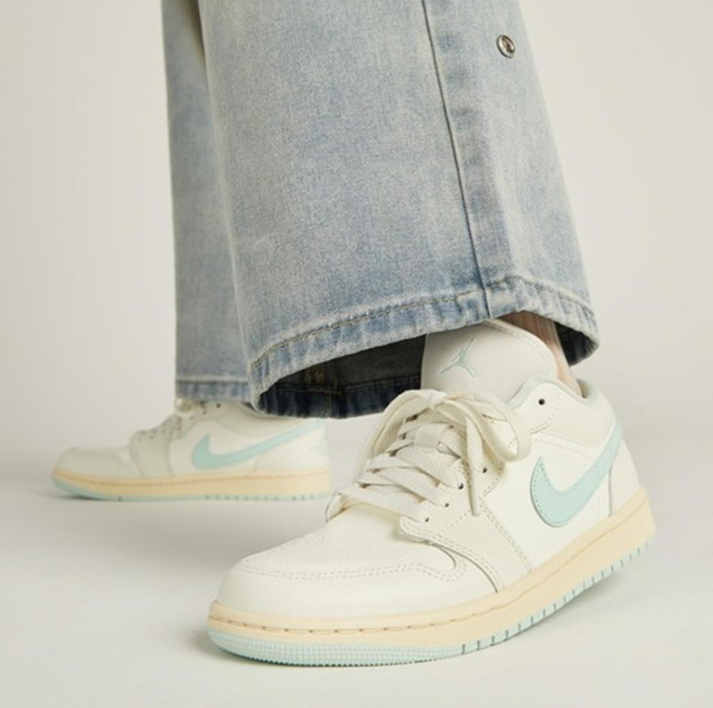 Alternative view of Giày Nike Air Jordan 1 Low 'Sail Igloo' DC0774-134