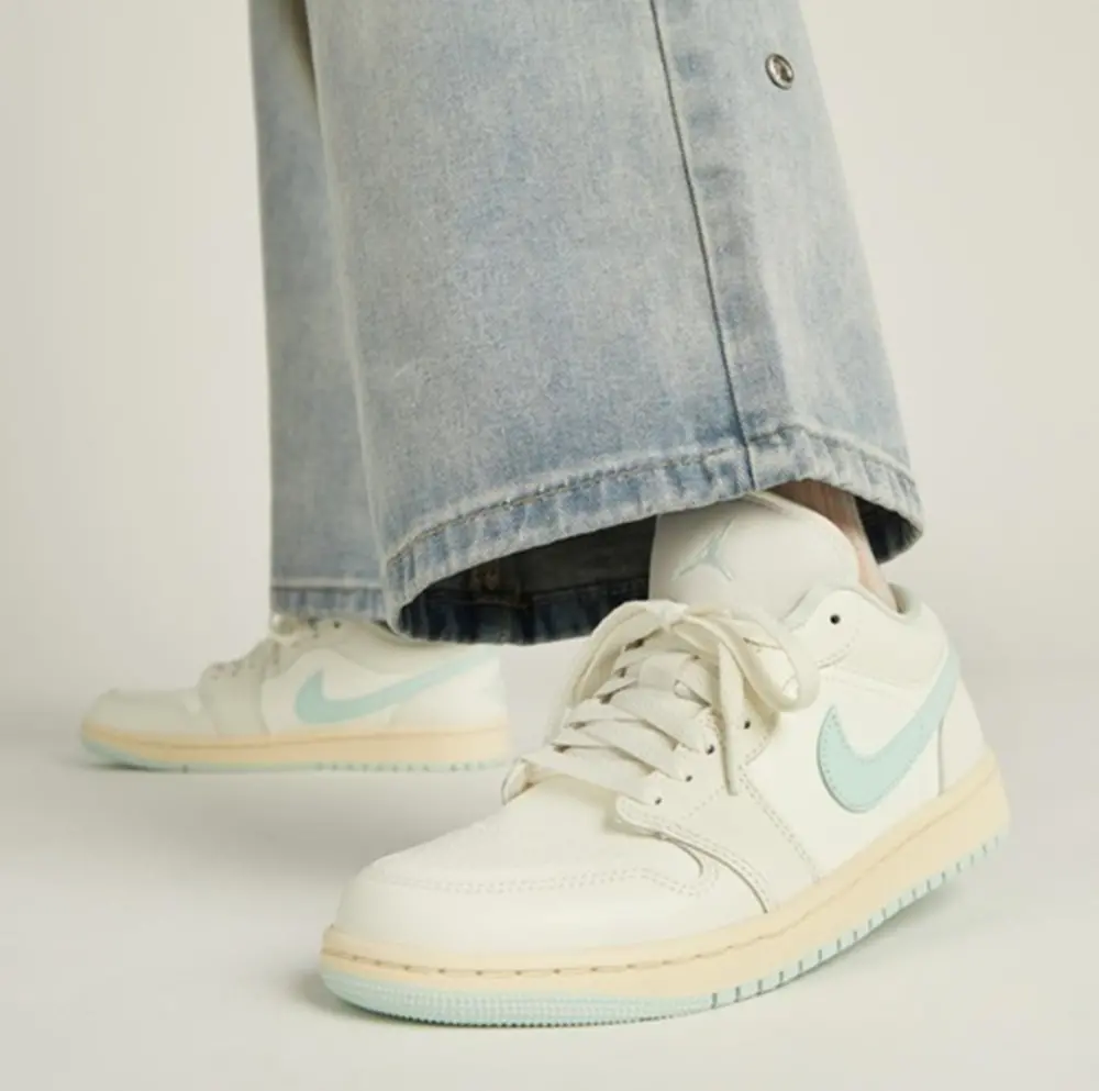 Giày Nike Air Jordan 1 Low 'Sail Igloo' DC0774-134 - Ảnh 4