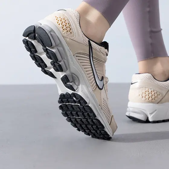 Giày Nike Air Zoom Vomero 5 ‘Pearl White Chrome’ FN6742-200 - Ảnh 3