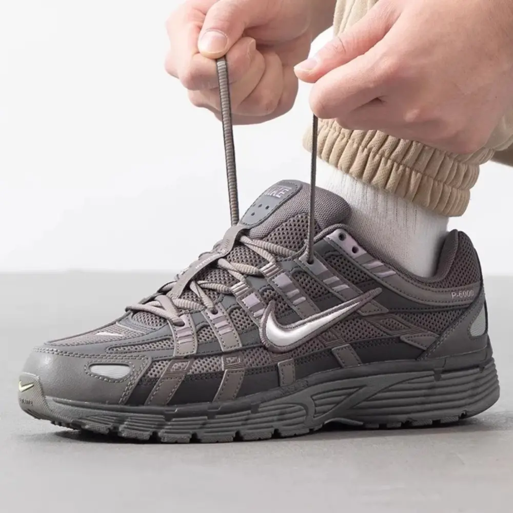 Alternative view of Giày Nike P-6000 ‘Cave Stone Metallic Silver’ CD6404-202
