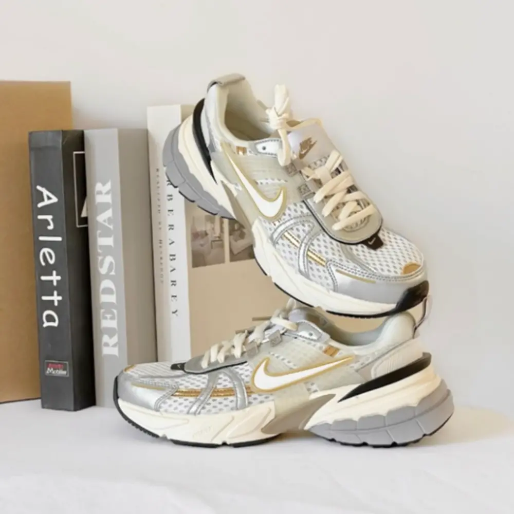 Alternative view of Giày Nike Wmns V2K Run ‘Khaki Metallic Silver’ HJ7245-100