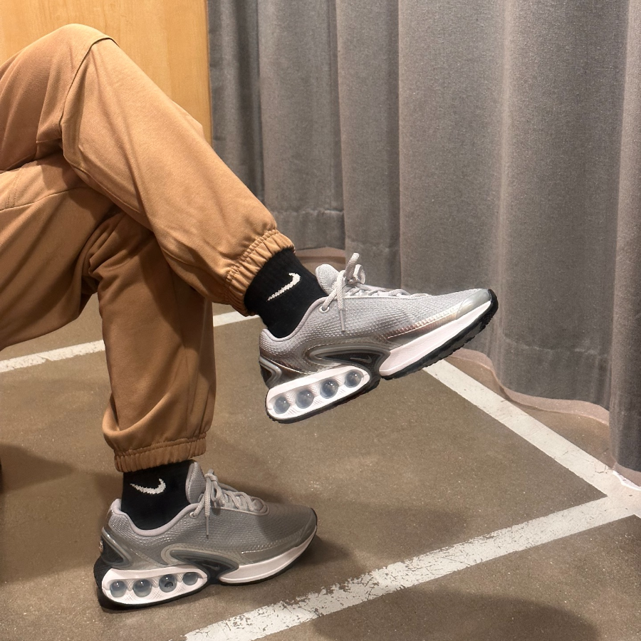 Alternative view of Giày Nike Wmns Air Max DN ‘Metallic Silver’ HJ9638-001