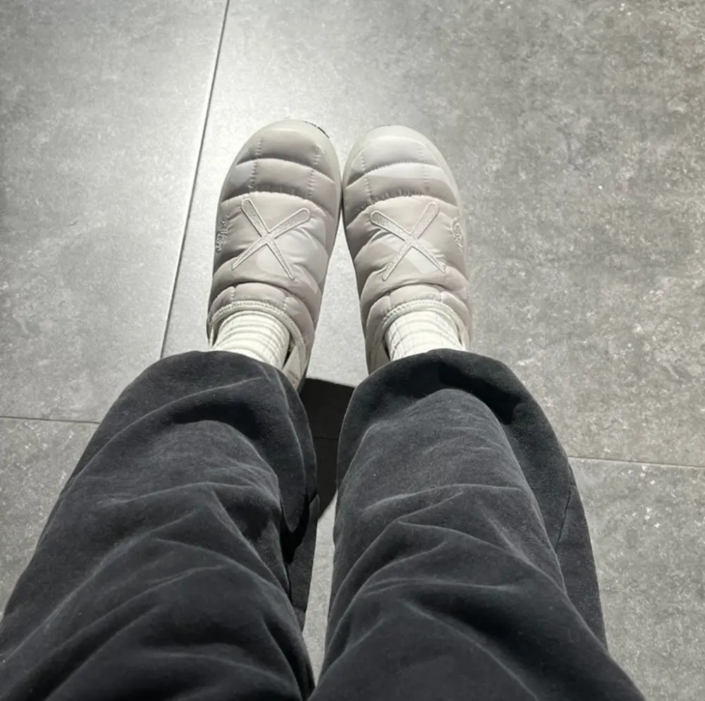 Giày The North Face Thermoball Traction x Kaws ‘Moonlight’ NF0A7W6J-944 - Ảnh 4