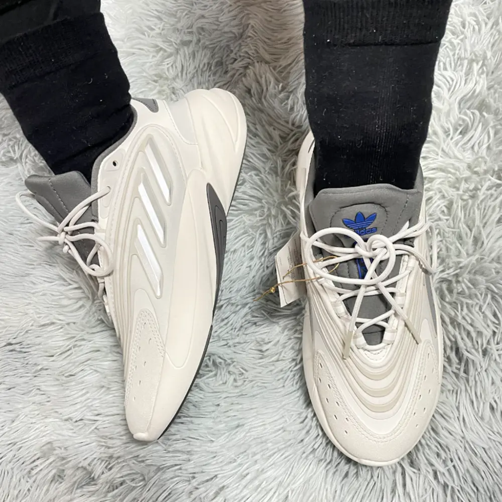 Alternative view of Giày Adidas Ozelia ‘Crystal White Silver’ H03546
