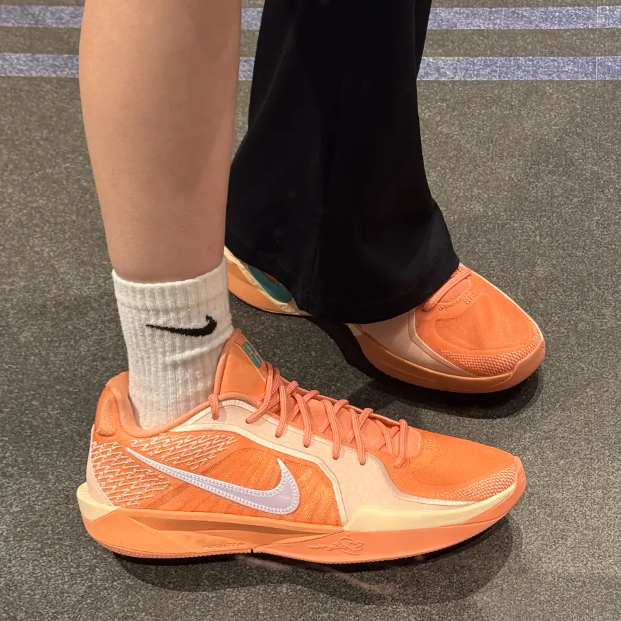 Alternative view of Giày Nike Sabrina 2 ‘Apricot Agate’ FZ1517-801
