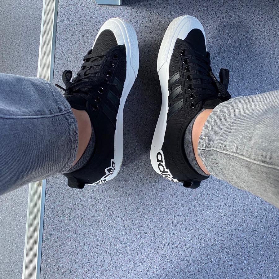 Alternative view of Giày Adidas Nizza ‘Oversize Heel Logo Core Black Gum’ EF5713