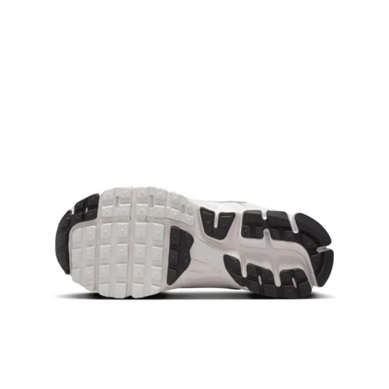 Alternative view of Giày Nike Vomero 5 'Pure Platinum Metallic Silver' HF6998-002