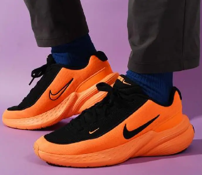Alternative view of Giày Nike Uplift SC ‘Black Total Orange’ IB2765-004