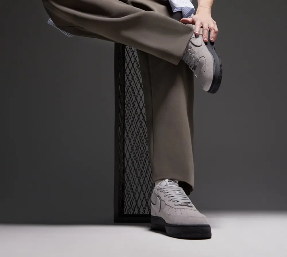 Giày Nike Air Force 1 Low ‘Smoke Grey Suede’ HQ1966-001 - Ảnh 3