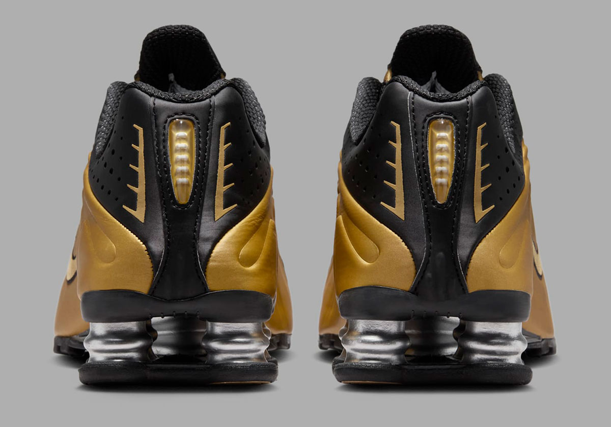 Giày Nike Shox R4 ‘Black Metallic Gold’ AR3565-005 - Ảnh 4