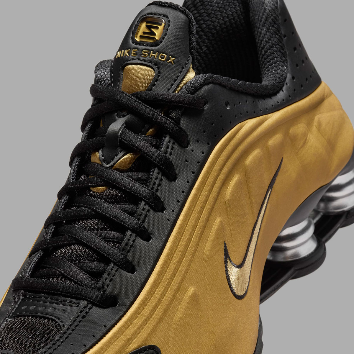 Giày Nike Shox R4 ‘Black Metallic Gold’ AR3565-005 - Ảnh 3