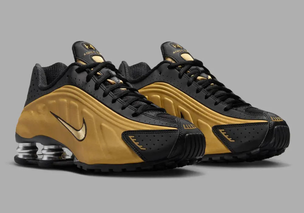 Alternative view of Giày Nike Shox R4 ‘Black Metallic Gold’ AR3565-005