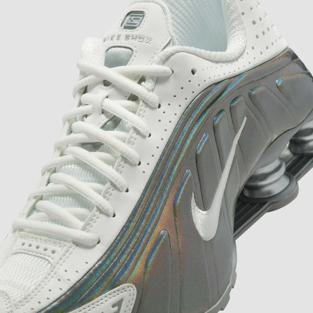 Alternative view of Giày Nike Shox R4 ‘White Iridescent’ IB7703-100