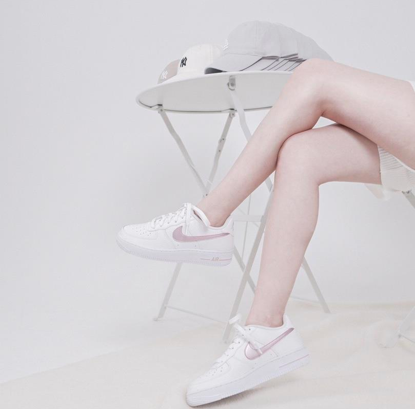 Alternative view of Giày Nike Air Force 1 GS ‘White Pink Glaze’ CT3839-104