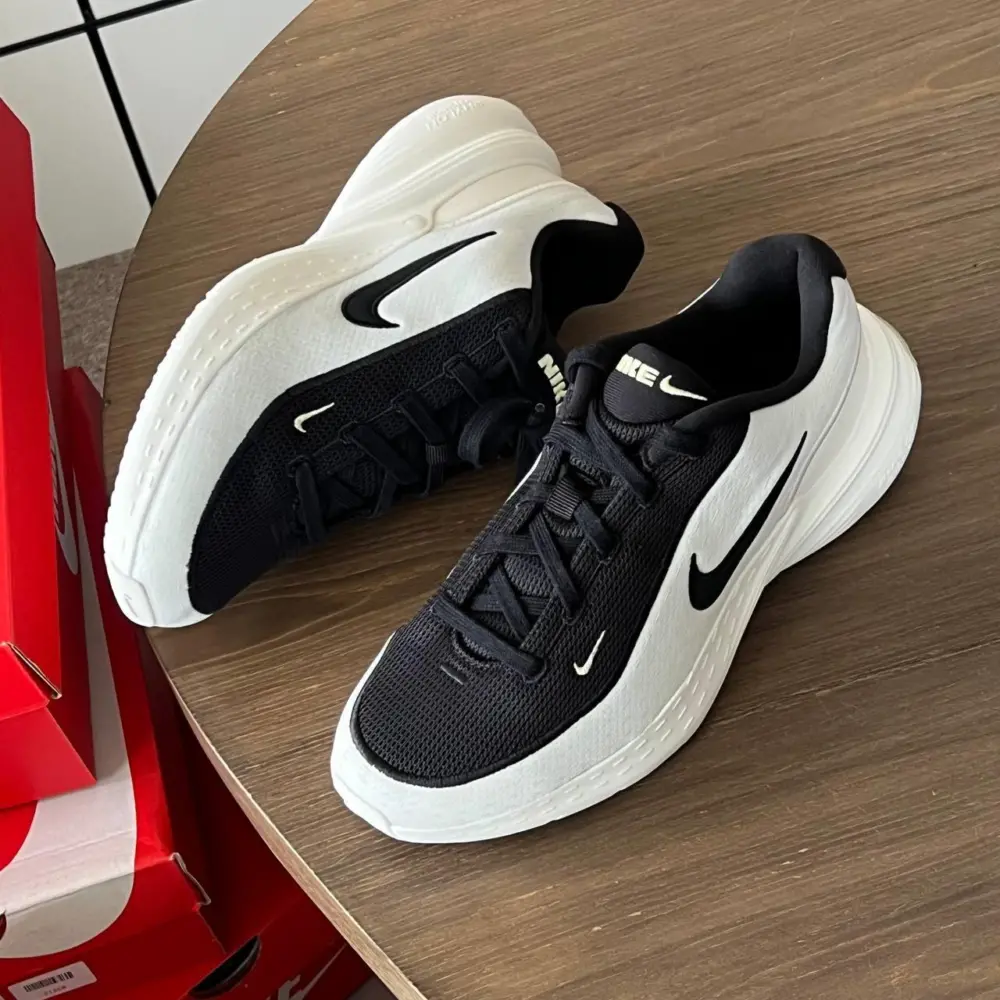 Alternative view of Giày Nike Uplift SC ‘White’ IB2765-100