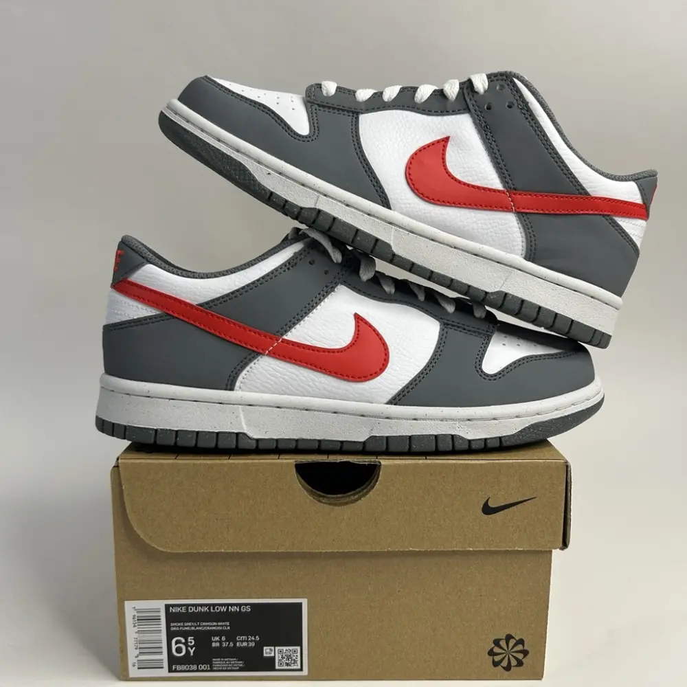 Alternative view of Giày Nike Dunk Low Next Nature ‘Smoke Grey Light Crimson’ FB8038-001