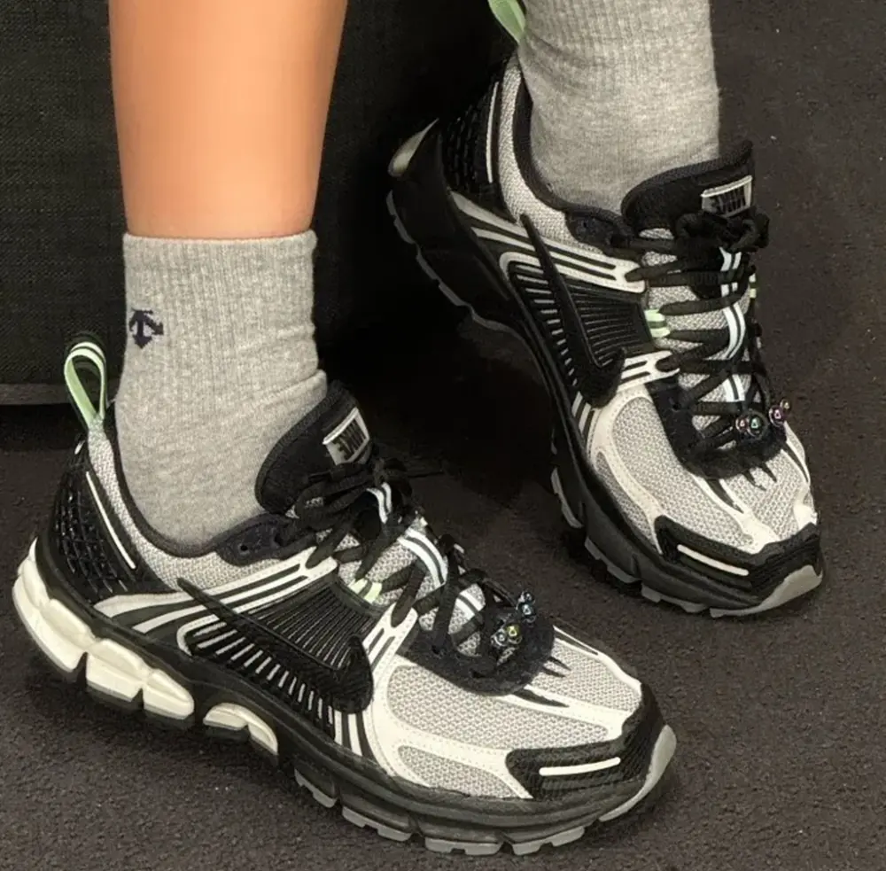 Alternative view of Giày Nike Zoom Vomero 5 GS ‘Spider’ HQ3477-001