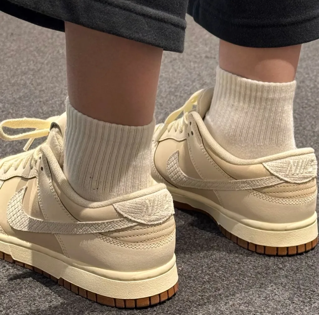 Alternative view of Giày Nike Dunk Low ‘Year Of The Snake’ IB8864-211