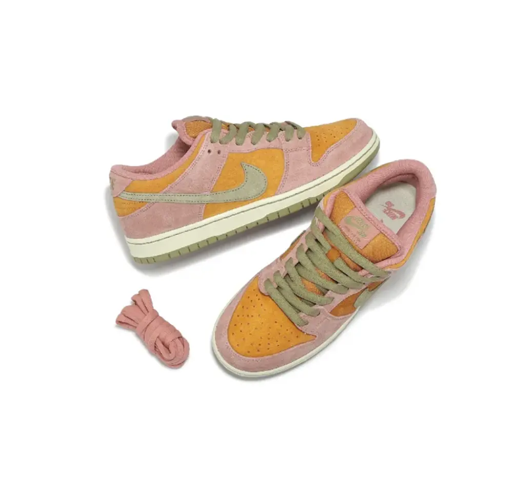 Alternative view of Giày Nike SB Dunk Low 'Red Stardust' HJ4135-600