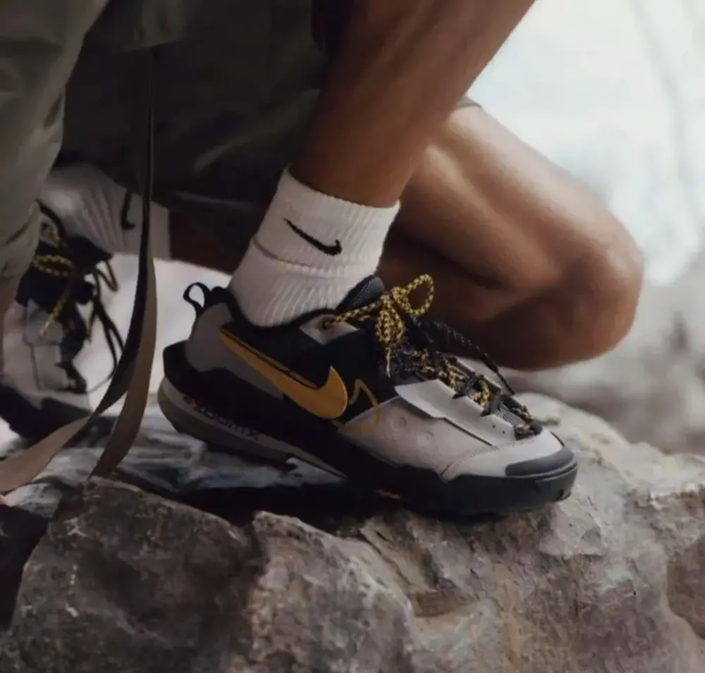 Alternative view of Giày Nike Zegamadome SP ‘Matte Silver Yellow’ HQ8618-002