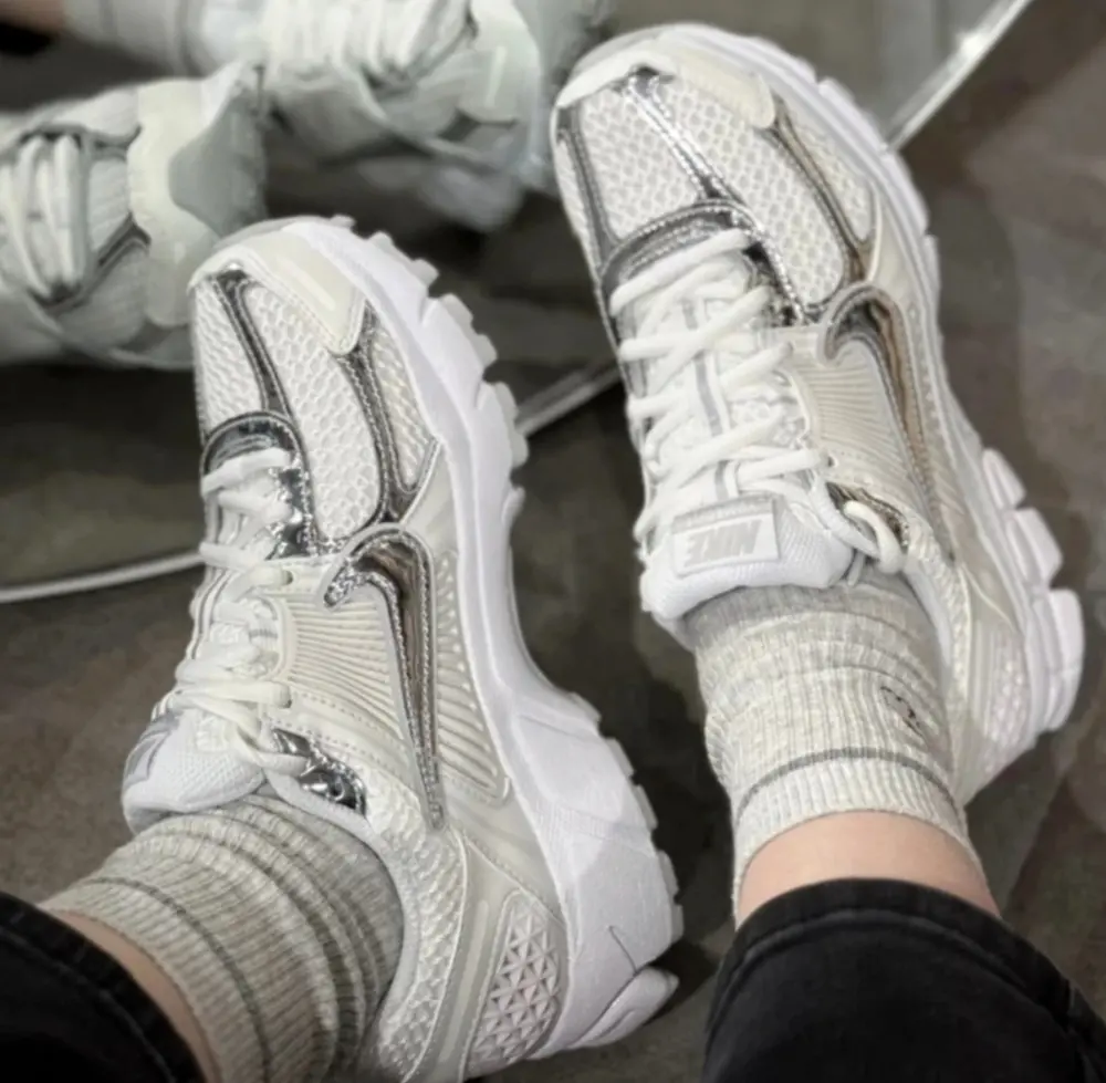 Giày Nike Air Zoom Vomero 5 ‘Chrome Toe’ HF7723-100 - Ảnh 5