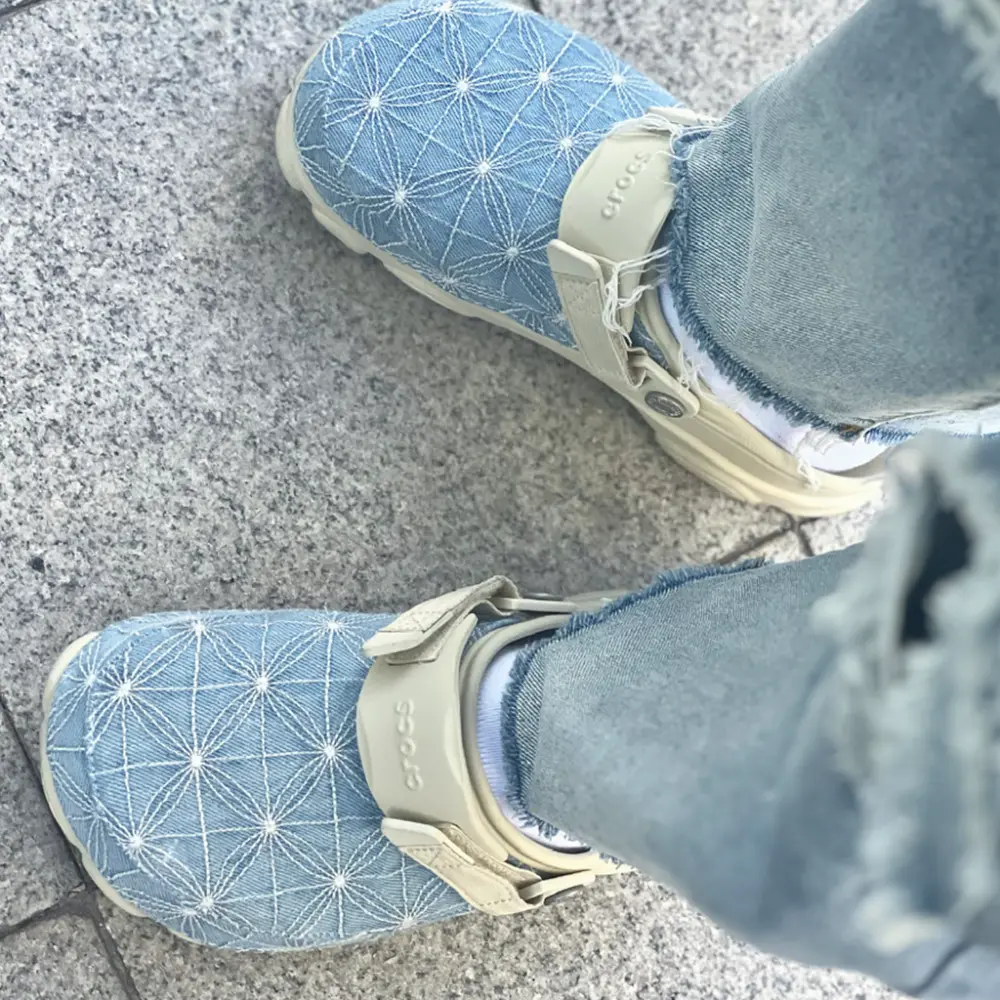 Alternative view of Dép Crocs Classic All-Terrain x Levi’s Clog ‘Bone Blue’ 208917-2Y2