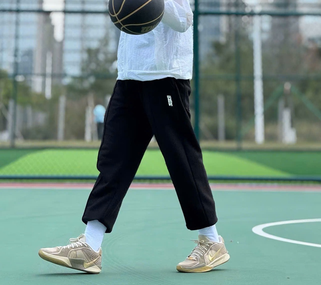 Alternative view of Giày Nike Sabrina 2 ‘Stronger Than Gold’ HF1798-200