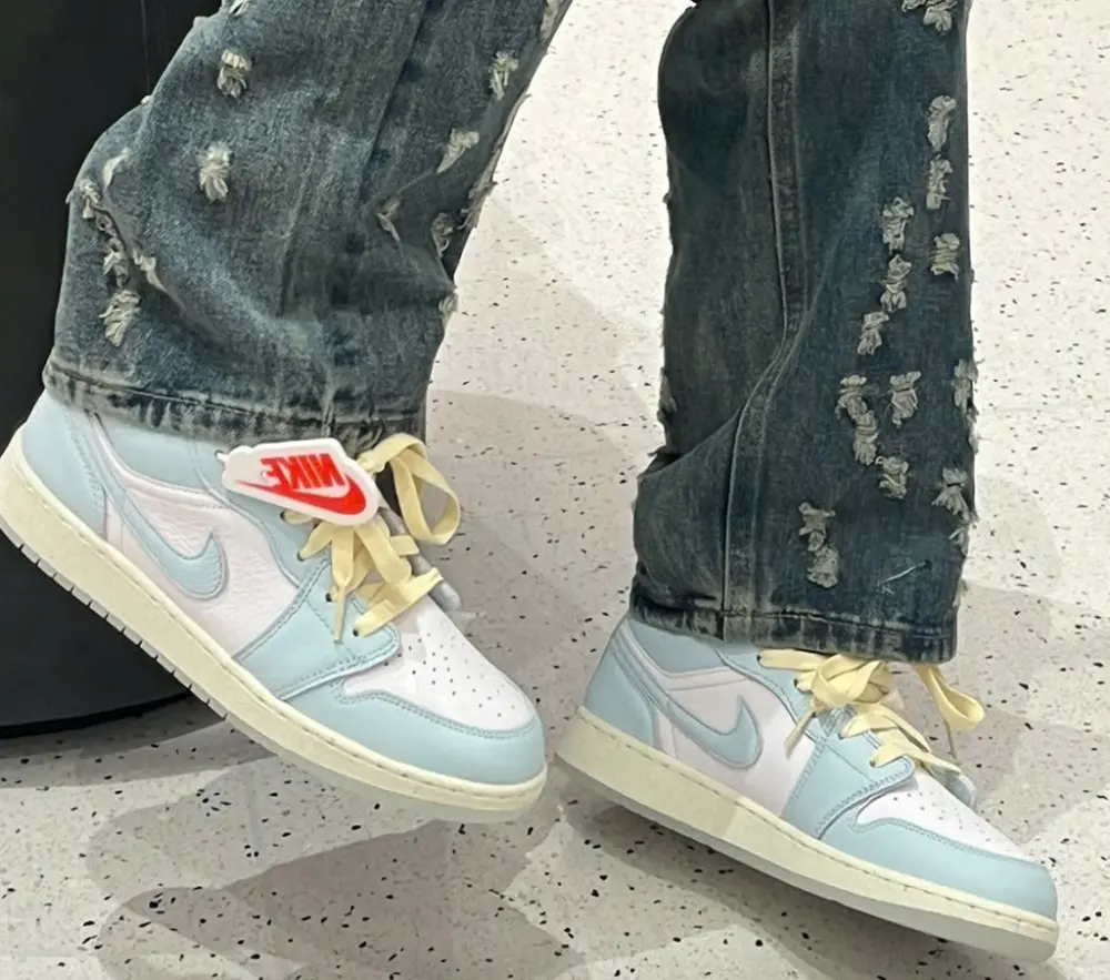 Alternative view of Giày Nike Jordan 1 Low SE “Glacier Blue” HJ5971-400