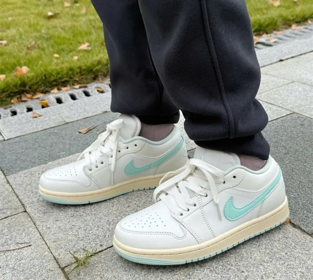 Giày Nike Air Jordan 1 Low 'Sail Igloo' DC0774-134 - Ảnh 3