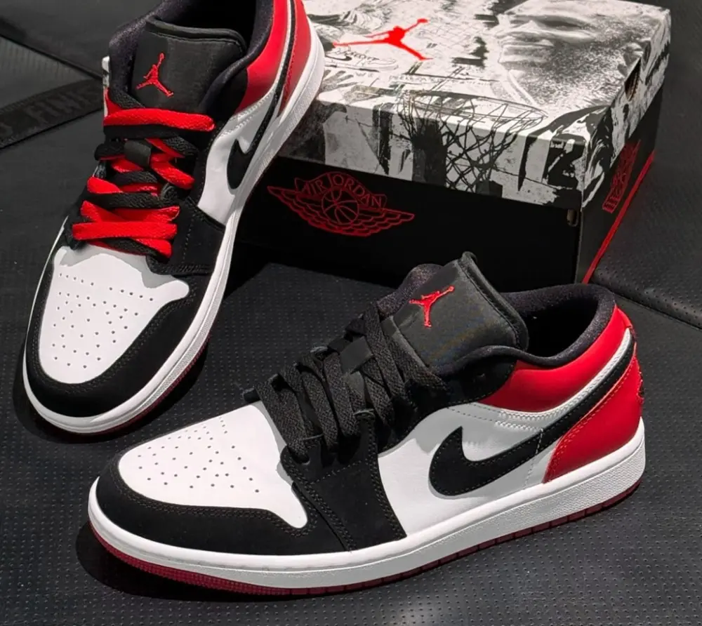 Alternative view of Giày Nike Air Jordan 1 Low SE 2025 GS ‘Black Toe’ IB8970-106