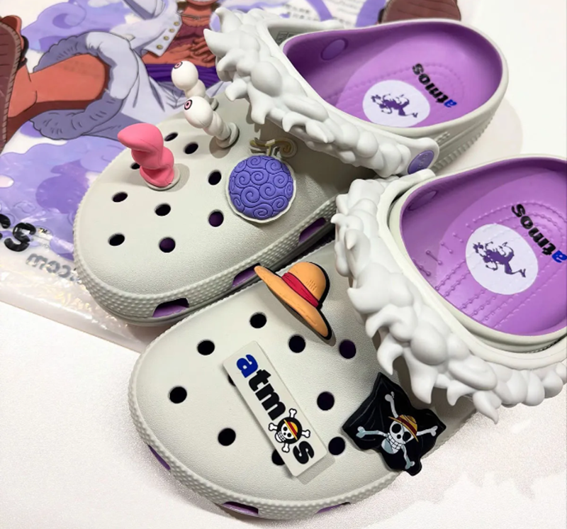 Alternative view of Dép Crocs Classic Clog ONE PIECE x atmos Luffy Gear 5 'Cloud White' 211181-5PR