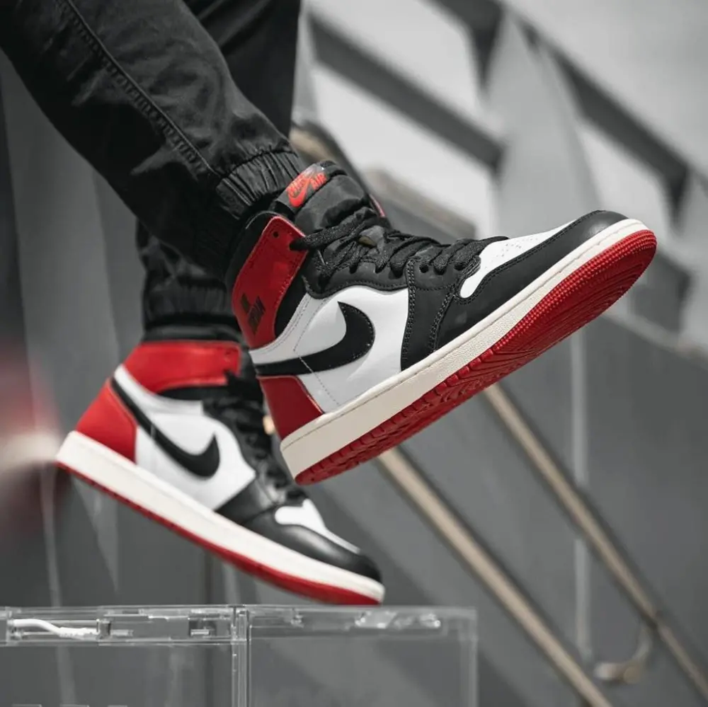 Giày Nike Air Jordan 1 Retro High OG ‘Black Red’ FD1437-106 - Ảnh 6