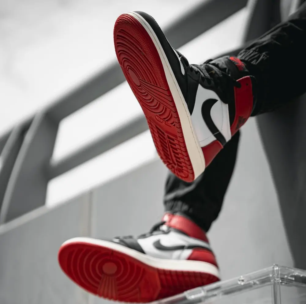 Giày Nike Air Jordan 1 Retro High OG ‘Black Red’ FD1437-106 - Ảnh 5
