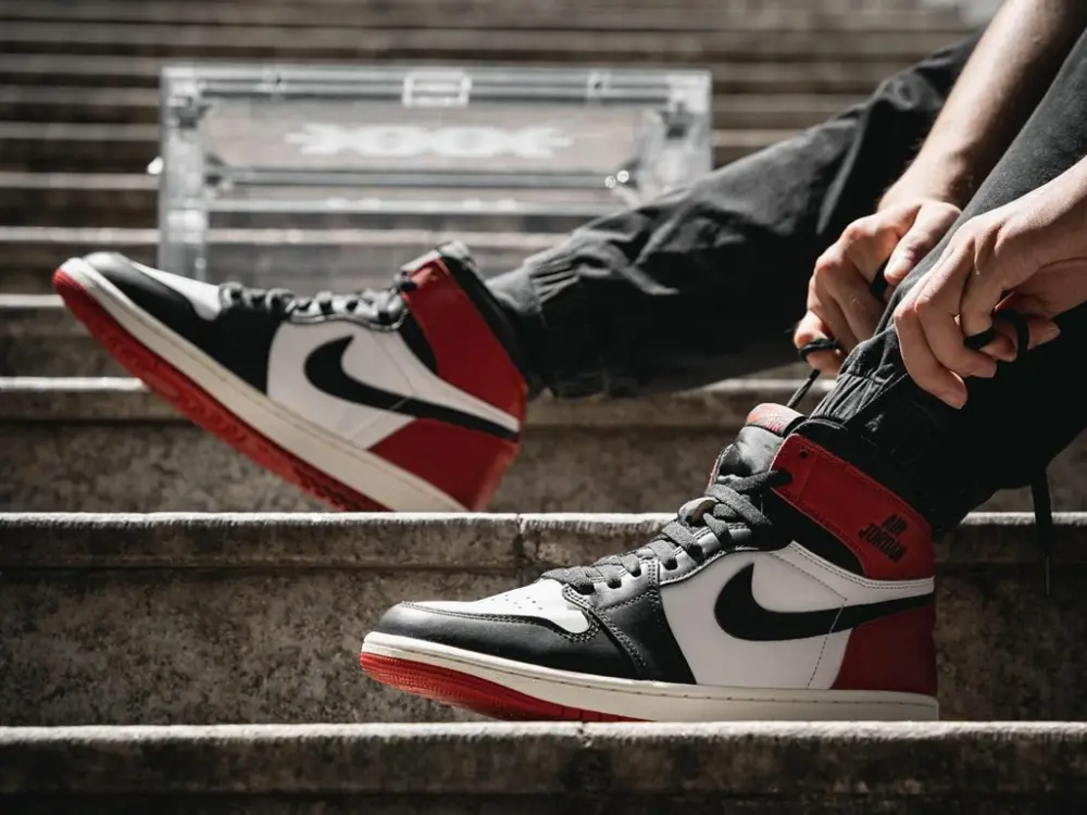 Giày Nike Air Jordan 1 Retro High OG ‘Black Red’ FD1437-106 - Ảnh 4