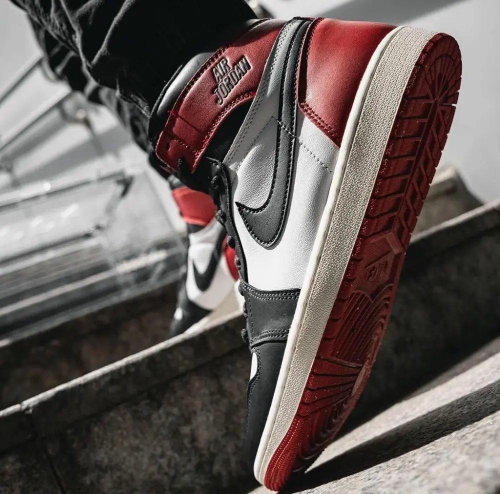 Giày Nike Air Jordan 1 Retro High OG ‘Black Red’ FD1437-106 - Ảnh 3